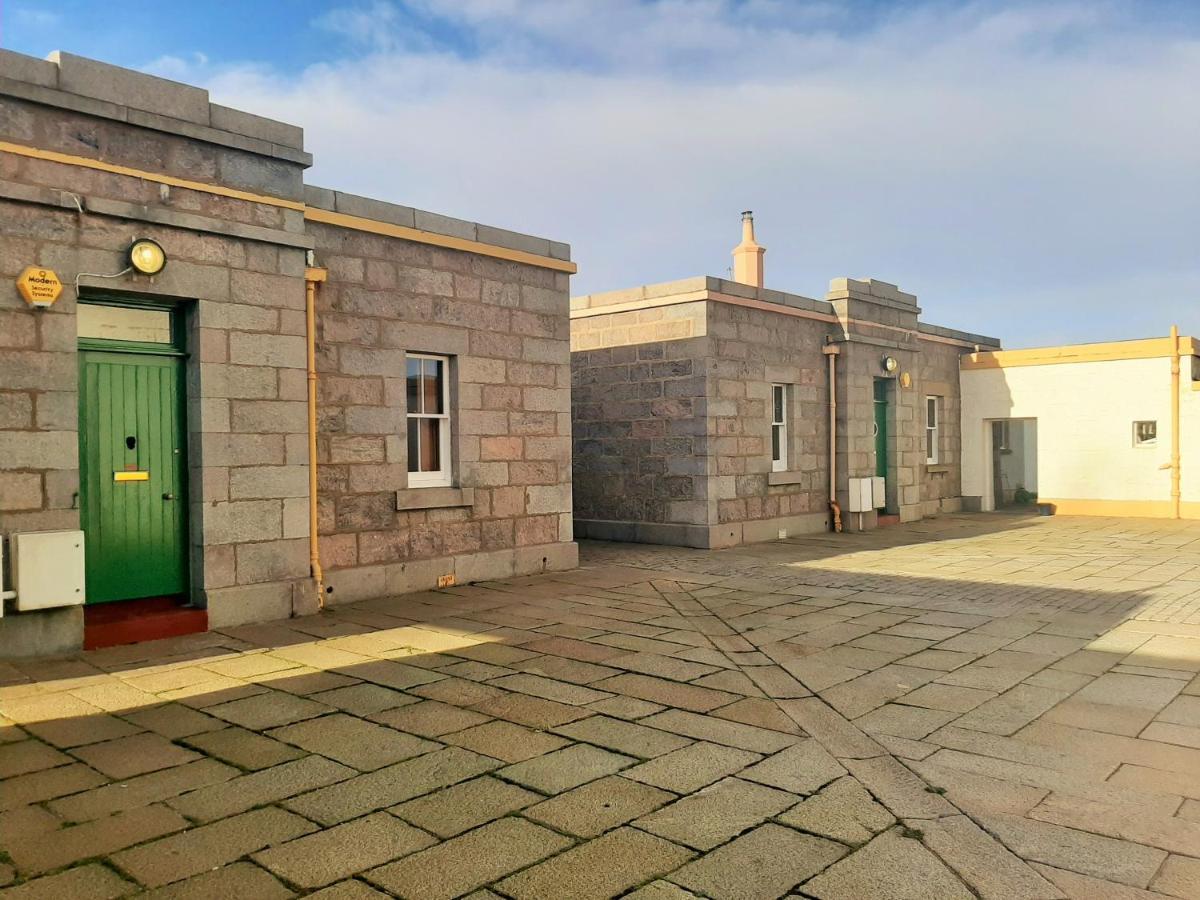 Aberdeen Lighthouse Cottages - Coastal, Dolphins Exterior foto